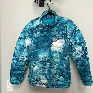 Patagonia Kids xxl 16-18. Used one winter. Lightly used. No holes.